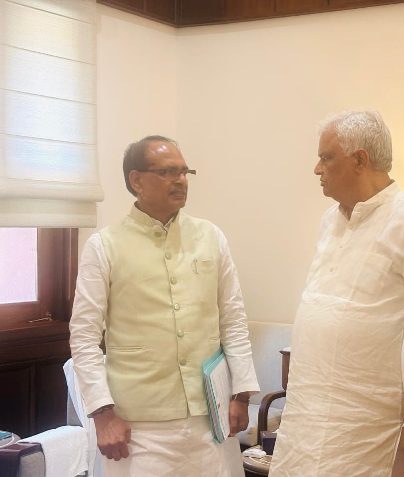 अमानक खाद—बीज व दवाई से किसानों को हुए नुकसान की भरपाई इन्हें बनाने वाली कंपनियों से हो : किरोड़ी अमानक खाद—बीज व दवाई से किसानों को हुए नुकसान की भरपाई इन्हें बनाने वाली कंपनियों से हो : किरोड़ी