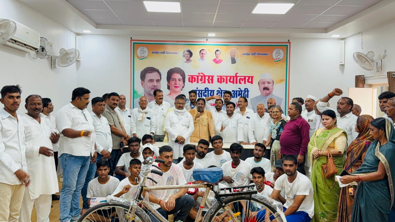 पुरस्कार वितरण की फोटो