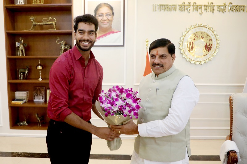 मुख्यमंत्री डॉ. मोहन यादव से क्रिकेटर वेंकटेश अय्यर ने की सौजन्य भेंट मुख्यमंत्री डॉ. मोहन यादव से क्रिकेटर वेंकटेश अय्यर ने की सौजन्य भेंट