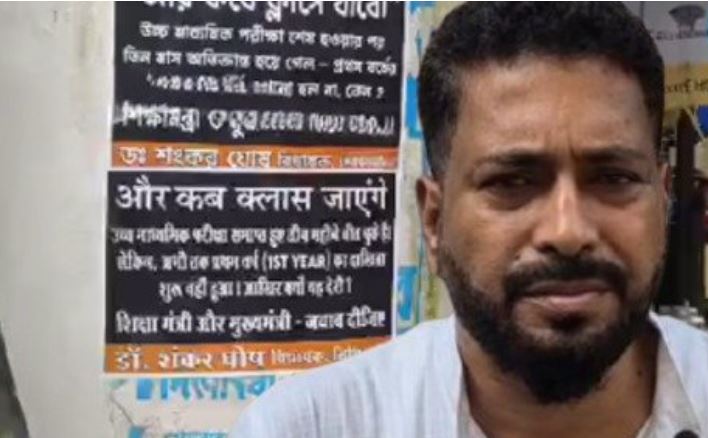 विधायक ने पोस्टर चिपकाकर जताया विरोध विधायक ने पोस्टर चिपकाकर जताया विरोध