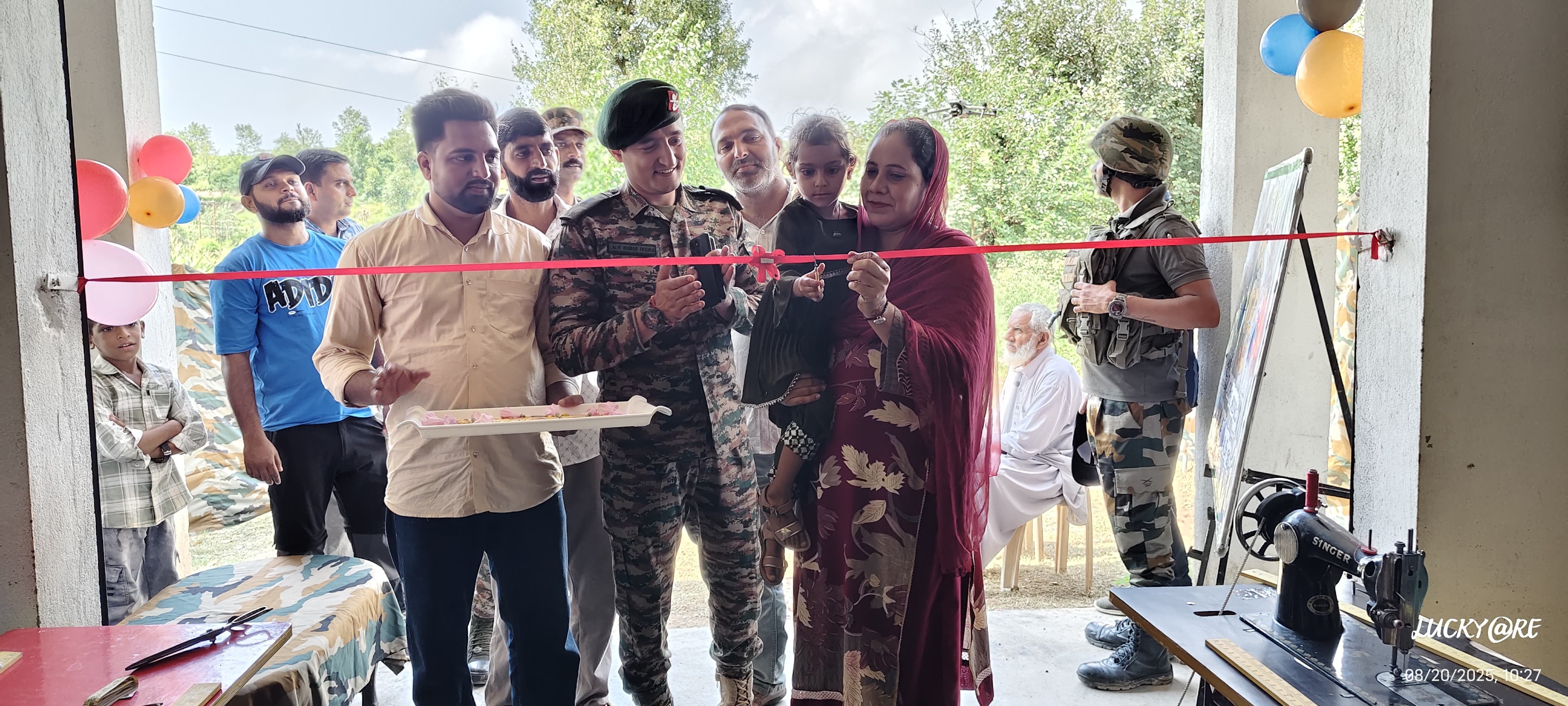 सीमा क्षेत्र की महिलाओं के सशक्तिकरण हेतु शुरू किया सिलाई सिस्टरहुड प्रशिक्षण सीमा क्षेत्र की महिलाओं के सशक्तिकरण हेतु शुरू किया सिलाई सिस्टरहुड प्रशिक्षण