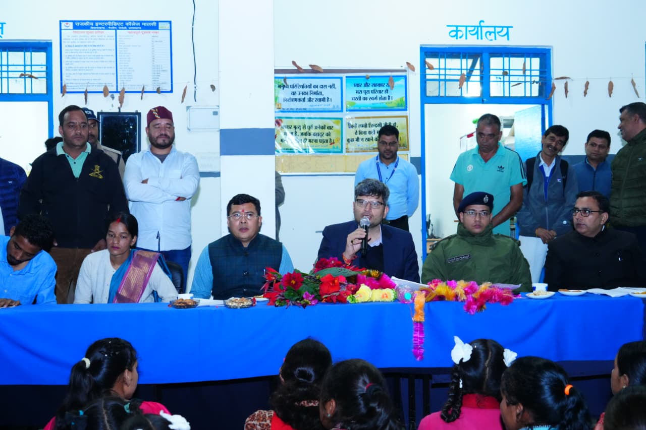 मालसी ग्राम सभा में रात्रि ग्राम चौपाल। मालसी ग्राम सभा में रात्रि ग्राम चौपाल।