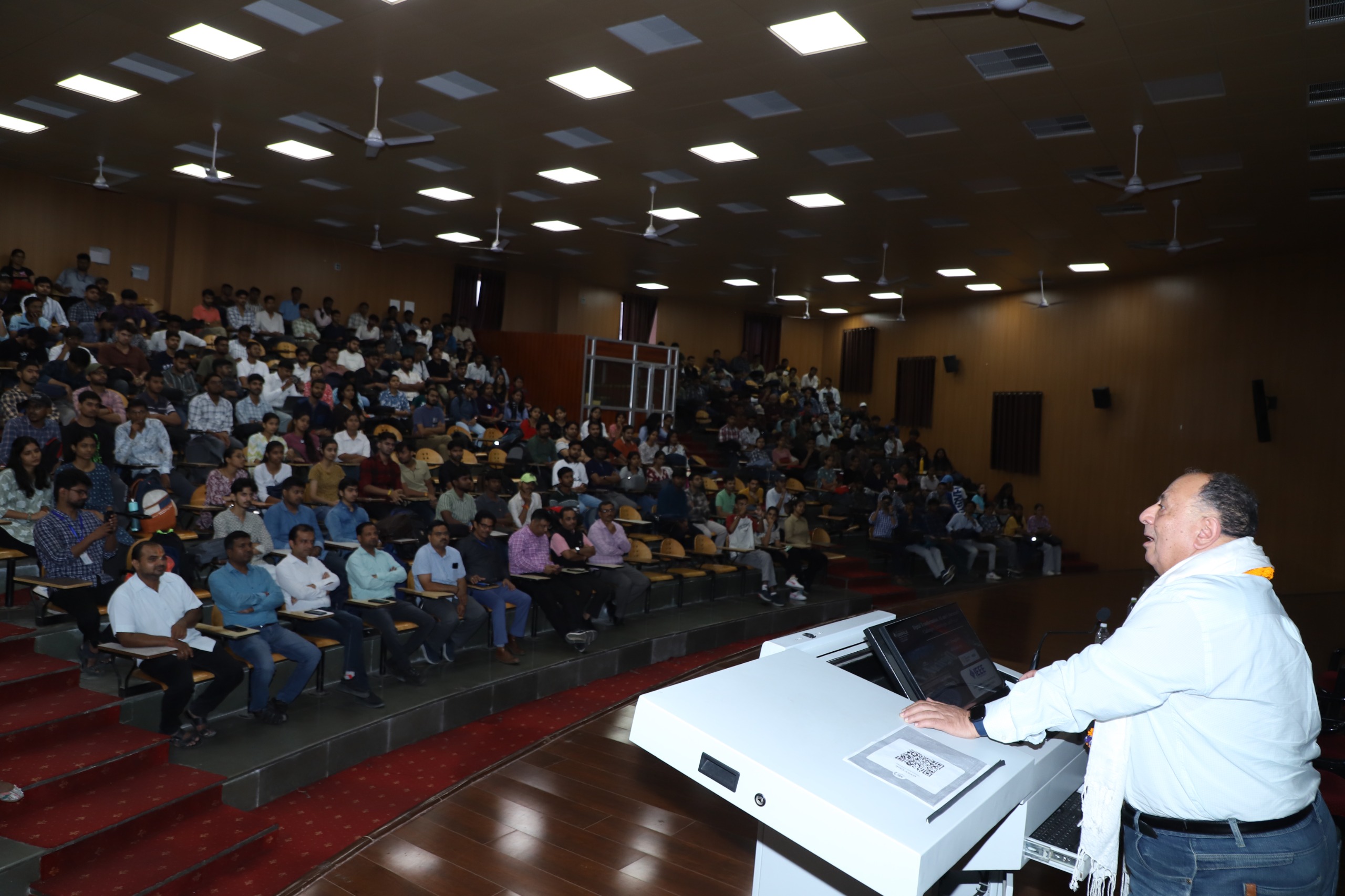 कार्यक्रम में जानकारी देती डॉ. रश्मि गोरे कार्यक्रम में जानकारी देती डॉ. रश्मि गोरे
