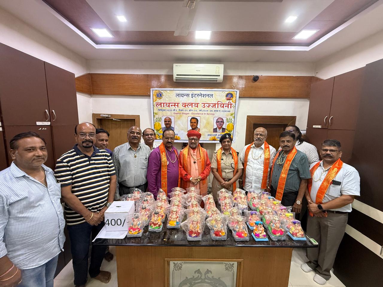 एक प्रकल्प ऐसा भी....... स्वैच्छिक दान करके ले जाते हैं गणेश प्रतिमा,प्राप्त राशि से जमा होता है जरूरतमंद बच्चों का शिक्षण शुल्क एक प्रकल्प ऐसा भी....... स्वैच्छिक दान करके ले जाते हैं गणेश प्रतिमा,प्राप्त राशि से जमा होता है जरूरतमंद बच्चों का शिक्षण शुल्क
