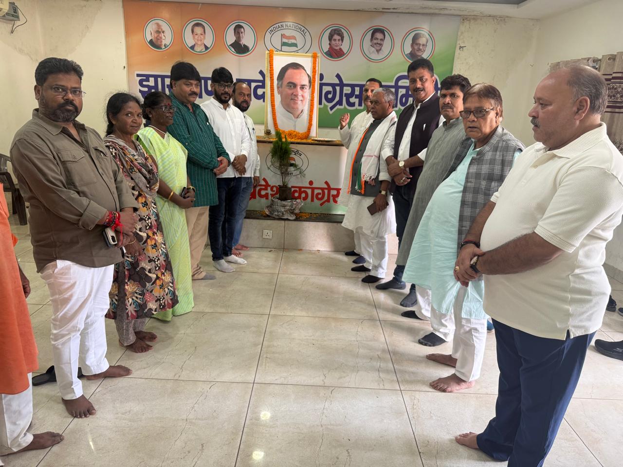 राजीव गांधी की जयंति के मौके पर कांग्रेस के नेता राजीव गांधी की जयंति के मौके पर कांग्रेस के नेता
