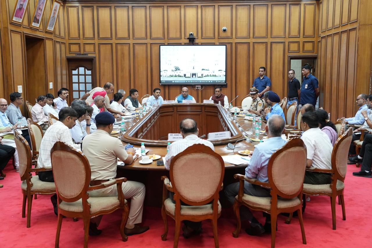 दिल्ली विधानसभा भवन में 24-25 अगस्त को होने वाली ‘ऑल इंडिया स्पीकर्स कॉन्फ्रेंस’ की तैयारियों की समीक्षा को लेकर हुई उच्चस्तरीय बैठक की बुधवार को अध्यक्षता करते  दिल्ली विधानसभा अध्यक्ष विजेंद्र गुप्ता