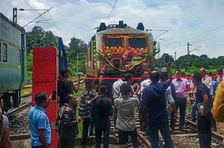 पूसीरे के एनजेपी स्टेशन पूसीरे के एनजेपी स्टेशन