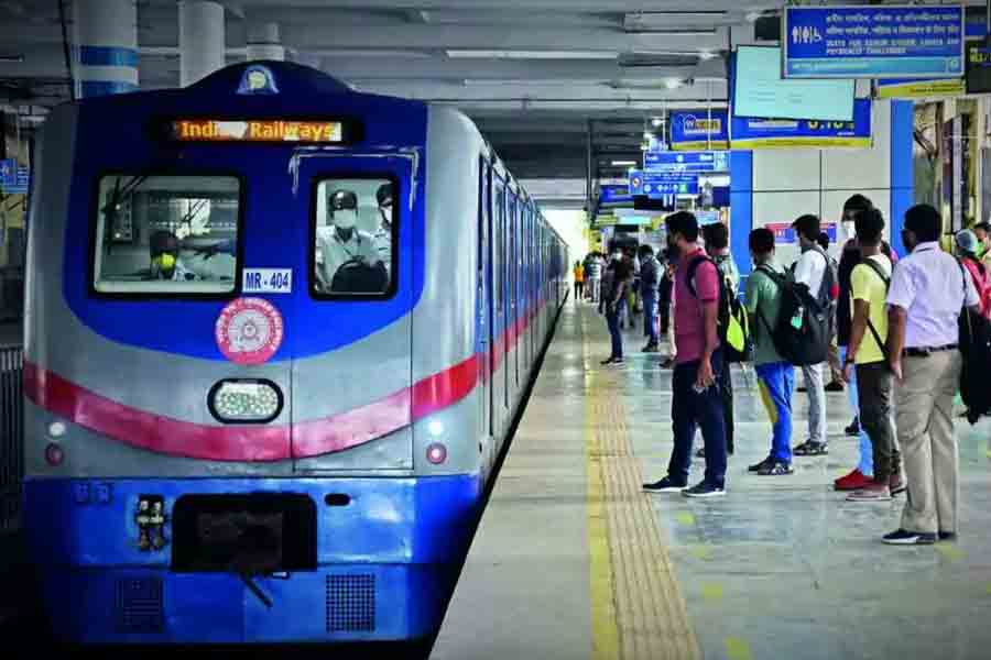 पानी घुसने के कारण मेट्रो सेवा कुछ घंटे के लिए रही बाधित पानी घुसने के कारण मेट्रो सेवा कुछ घंटे के लिए रही बाधित