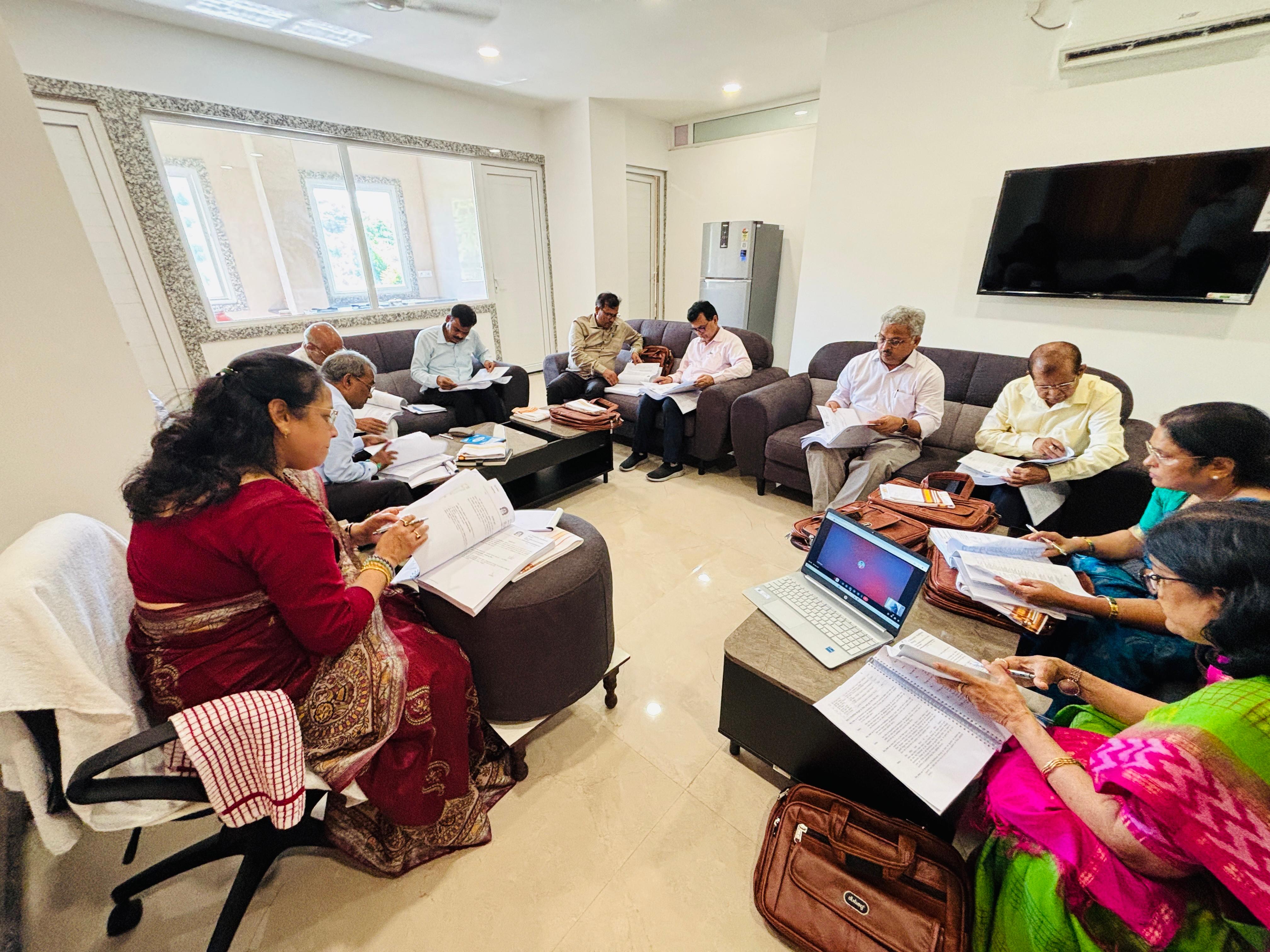 मां विन्ध्यवासिनी विश्वविद्यालय की पहली कार्यपरिषद बैठक मां विन्ध्यवासिनी विश्वविद्यालय की पहली कार्यपरिषद बैठक