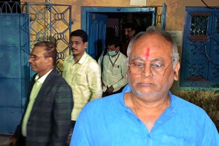 मंत्री चंद्रनाथ सिंह के खिलाफ चार्ज शीट को राज्यपाल ने दी मंजूरी मंत्री चंद्रनाथ सिंह के खिलाफ चार्ज शीट को राज्यपाल ने दी मंजूरी