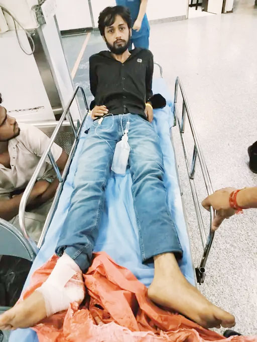 अस्पताल में उपचाराधीन पकड़ा गया बदमाश नीतिन रोहतकिया अस्पताल में उपचाराधीन पकड़ा गया बदमाश नीतिन रोहतकिया