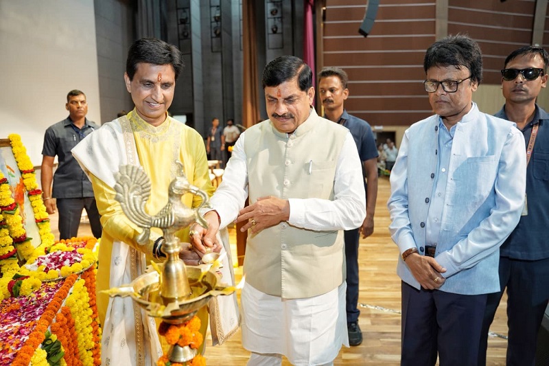 एमसीयू यूनिवर्सिटी में प्रबोधन कार्यक्रम का शुभारंभ करते हुए मुख्यमंत्री डॉ. मोहन यादव एमसीयू यूनिवर्सिटी में प्रबोधन कार्यक्रम का शुभारंभ करते हुए मुख्यमंत्री डॉ. मोहन यादव