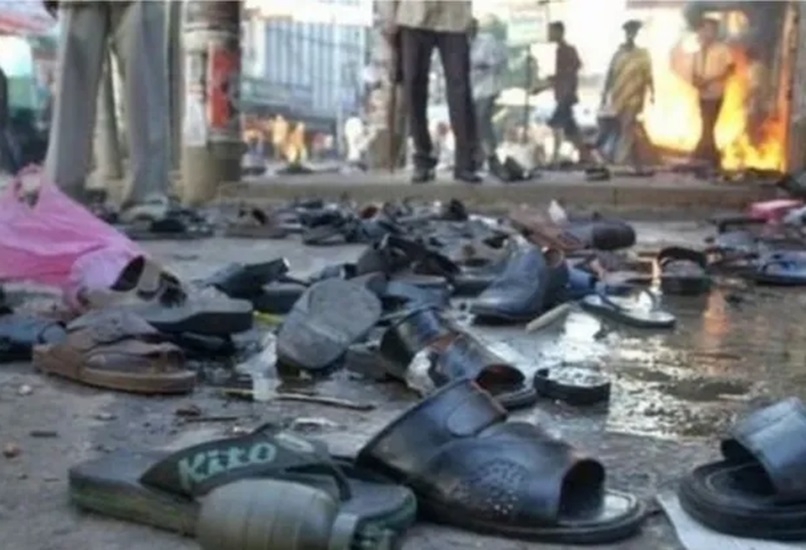 बांग्लादेश में 21 अगस्त, 2004 को हुए ग्रेनेड हमले में 20 से अधिक लोग मारे गए थे। फोटो-फाइल बांग्लादेश में 21 अगस्त, 2004 को हुए ग्रेनेड हमले में 20 से अधिक लोग मारे गए थे। फोटो-फाइल
