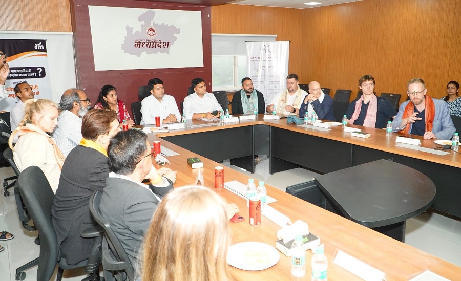 मप्र के पांच दिवसीय दौरे पर आए जर्मन प्रतिनिधिमंडल की उज्जैन में बैठक मप्र के पांच दिवसीय दौरे पर आए जर्मन प्रतिनिधिमंडल की उज्जैन में बैठक