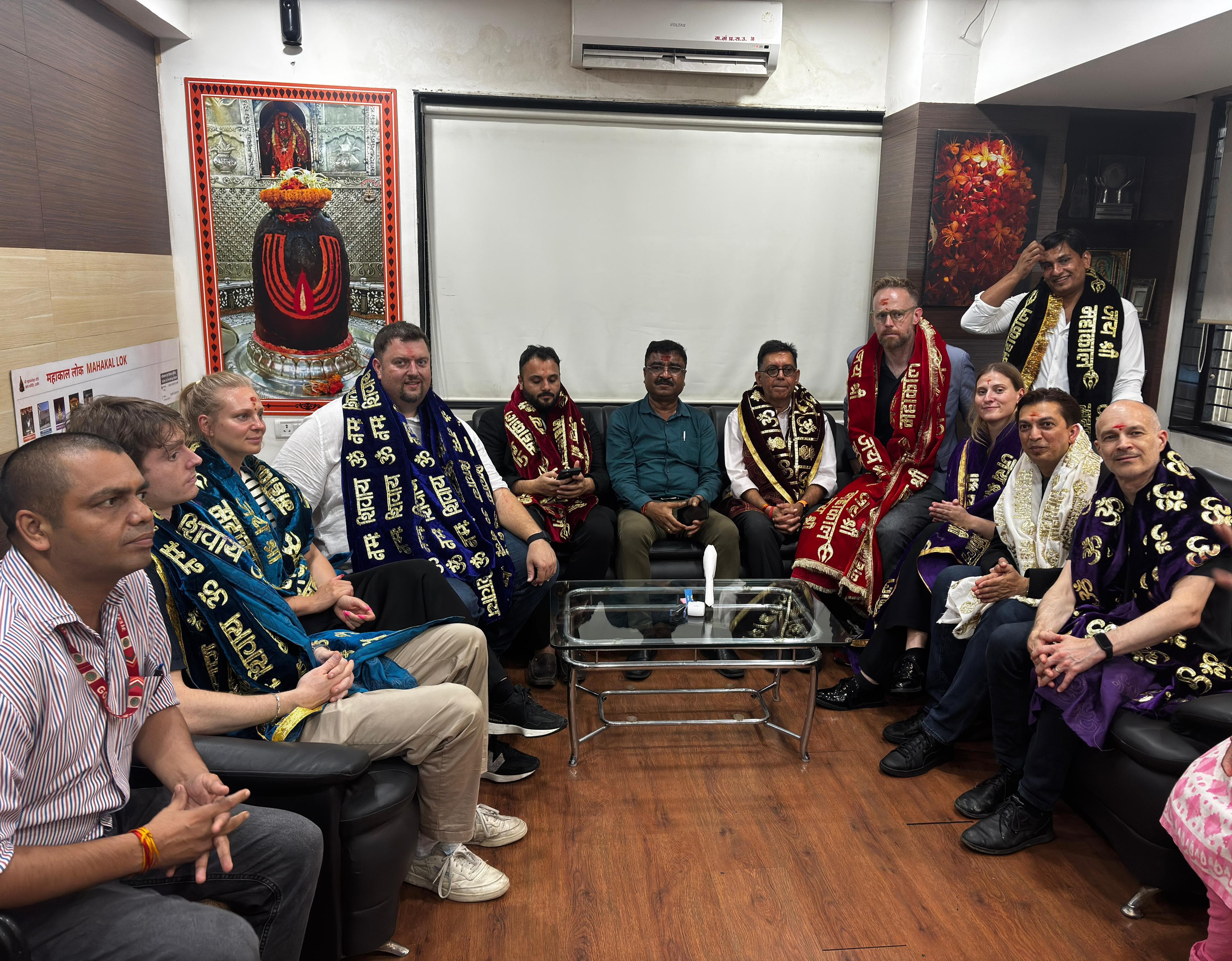 जर्मनी से उद्योग की संभावनाएं तलाशने आये प्रतिनिधि मंडल ने किए महाकालेश्वर भगवान के दर्शन