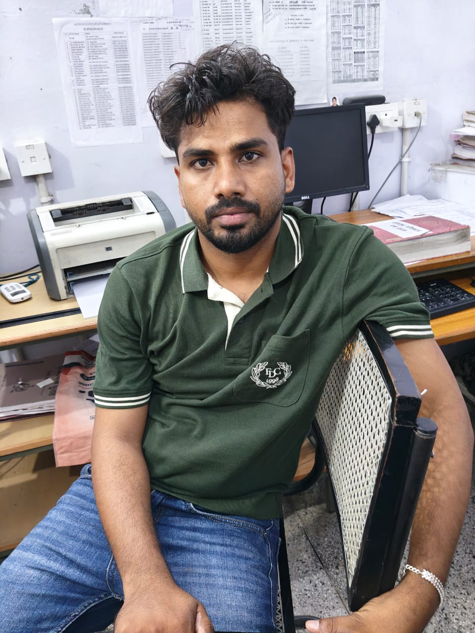 राजस्व पटवारी 95 हजार रुपये की रिश्वत लेते गिरफ्तार राजस्व पटवारी 95 हजार रुपये की रिश्वत लेते गिरफ्तार