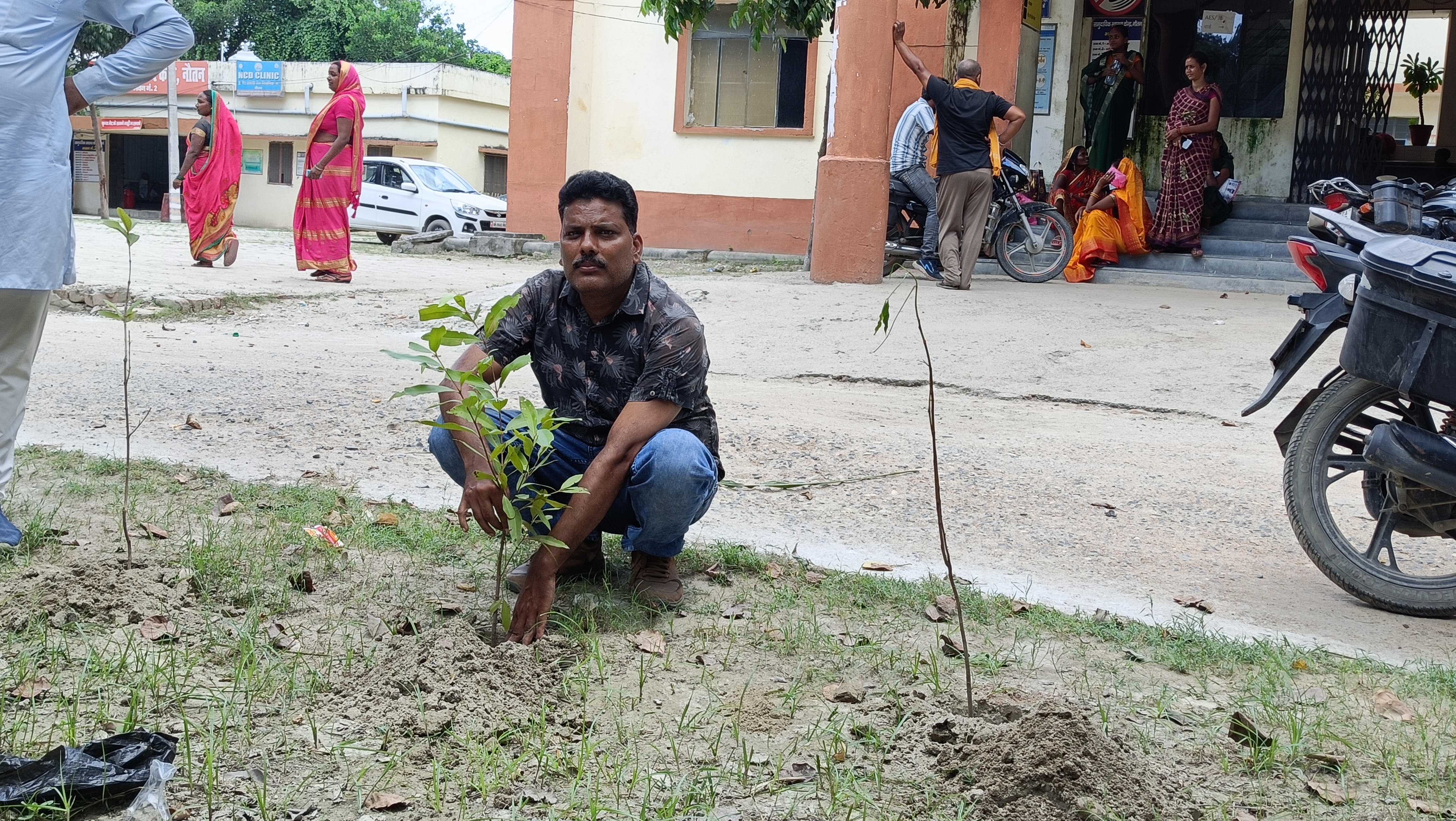 मदर ताहिरा चैरिटेबल ट्रस्ट के द्वारा हेल्थ सेंटर के प्रांगण में 70 फलदार एवं औषधि पौधा लगाया गया मदर ताहिरा चैरिटेबल ट्रस्ट के द्वारा हेल्थ सेंटर के प्रांगण में 70 फलदार एवं औषधि पौधा लगाया गया