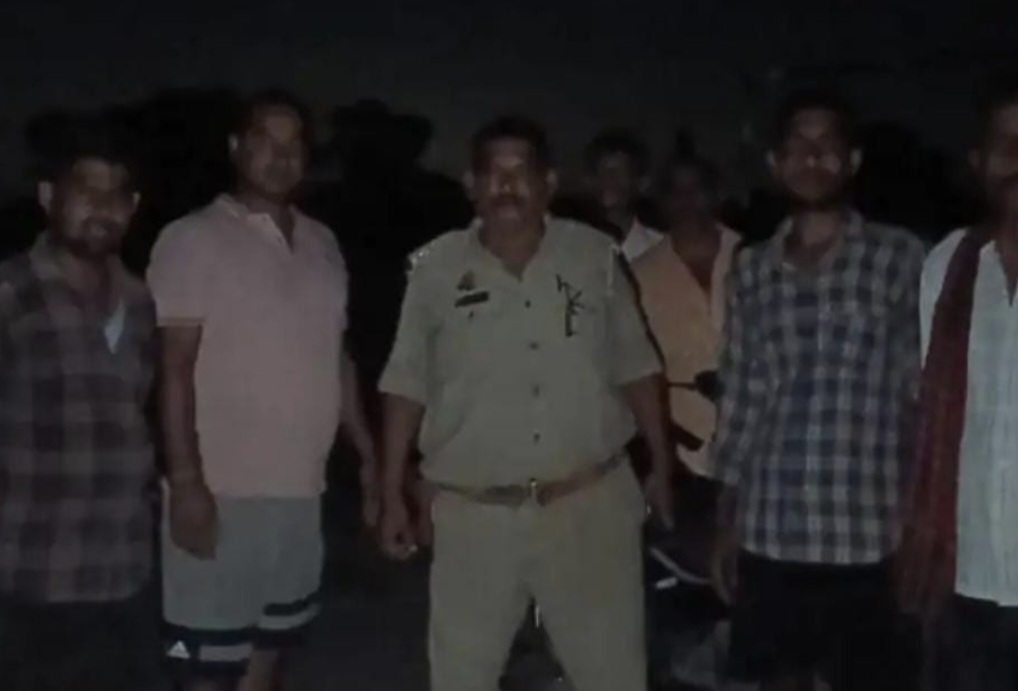 गांव में लगातार दिखाई दे रहे है ड्रोन गांव में लगातार दिखाई दे रहे है ड्रोन