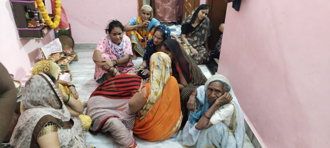 संदिग्ध परिस्थितियों में युवक ने फांसी लगाकर की आत्महत्या संदिग्ध परिस्थितियों में युवक ने फांसी लगाकर की आत्महत्या