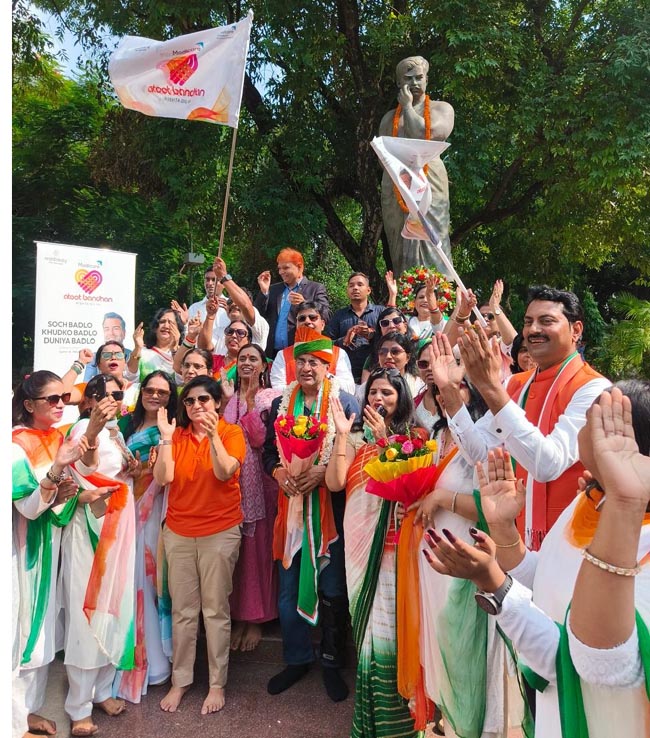 चंद्रशेखर आजाद को श्रद्धांजलि चंद्रशेखर आजाद को श्रद्धांजलि