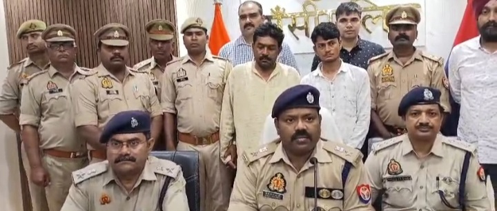 अंधे कत्ल का खुलासा करते एसएसपी अंधे कत्ल का खुलासा करते एसएसपी
