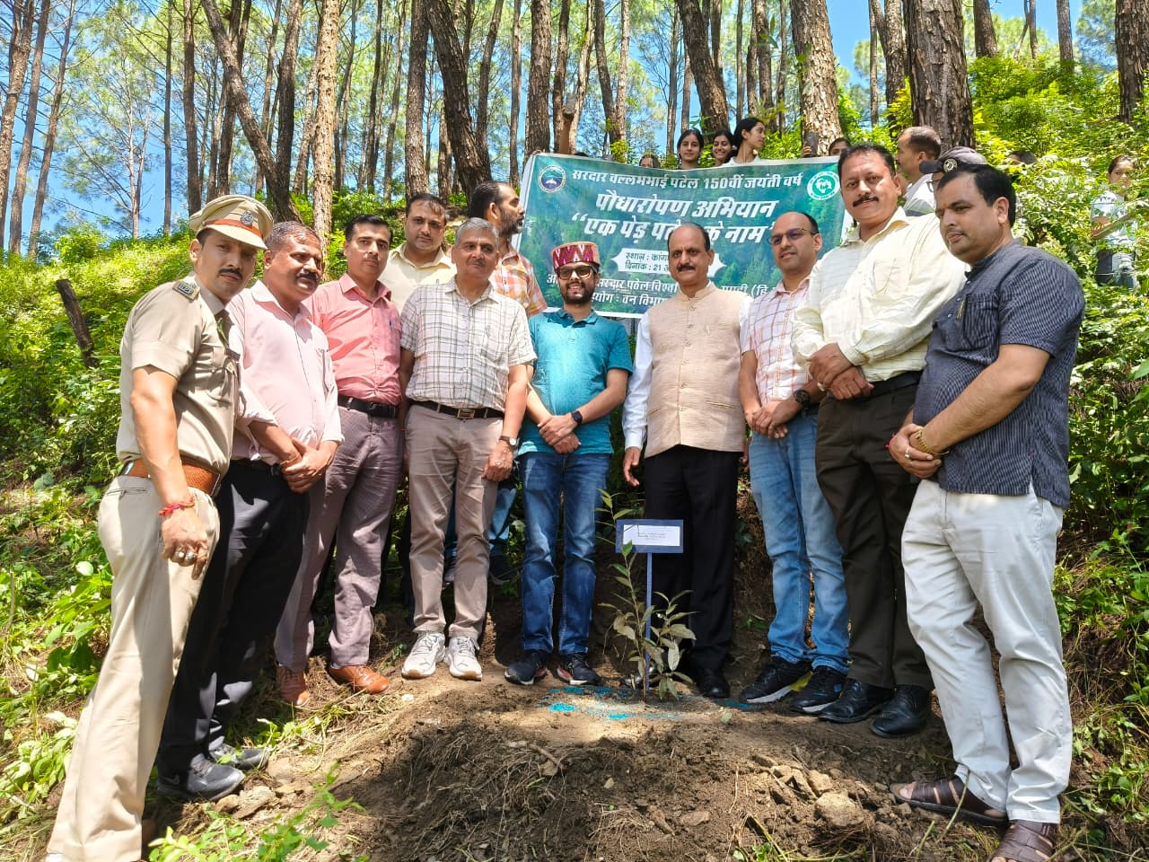 मिशन लाइफ पर्यावरण के लिए जीवनशैली के तहत एक पेड़ पटेल के नाम अभियान।