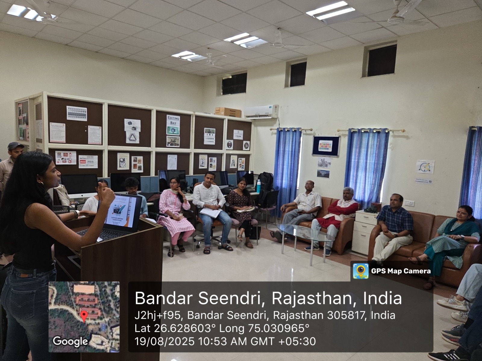 कैप्शन केवल तस्वीर का पूरक ही नहीं बल्कि वह विचारोत्तेजक भी हो—प्रो. अमिताभ कैप्शन केवल तस्वीर का पूरक ही नहीं बल्कि वह विचारोत्तेजक भी हो—प्रो. अमिताभ