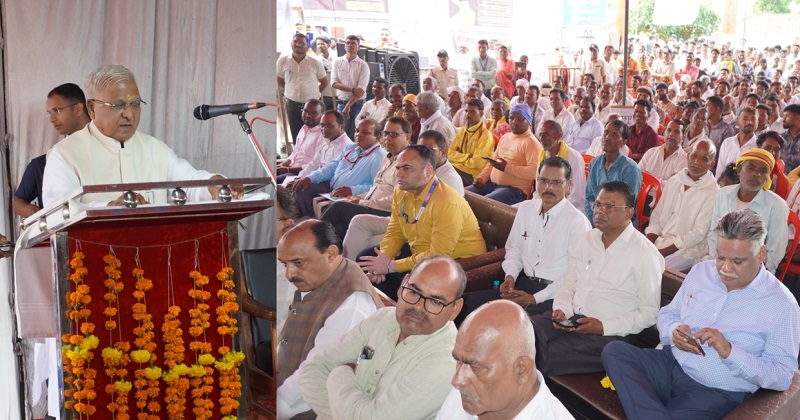 सिवनी जिले के ग्राम थांवरझोड़ी में आयोजित ग्राम परिचय कार्यक्रम को संबोधित करते हुए राज्यपाल मंगुभाई पटेल सिवनी जिले के ग्राम थांवरझोड़ी में आयोजित ग्राम परिचय कार्यक्रम को संबोधित करते हुए राज्यपाल मंगुभाई पटेल
