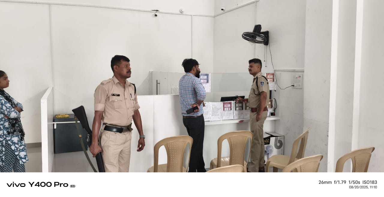 ग्राहकों से सायबर फ्रॉड से बचने के उपायों के बारे में जागरूक किया ग्राहकों से सायबर फ्रॉड से बचने के उपायों के बारे में जागरूक किया