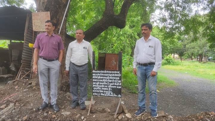इंदौरः एक हजार करोड़ रुपये से अधिक मूल्य की बेशकीमती जमीन का लिया कब्जा इंदौरः एक हजार करोड़ रुपये से अधिक मूल्य की बेशकीमती जमीन का लिया कब्जा