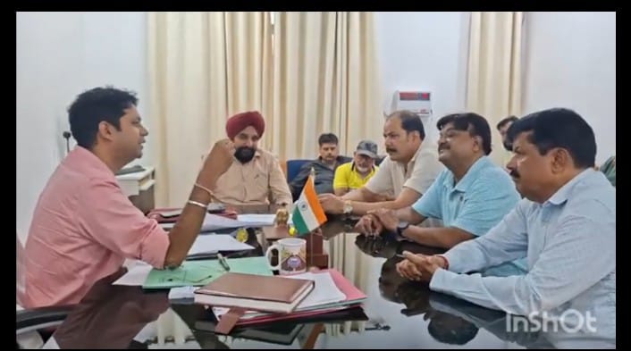 प्रांतीय उद्योग व्यापार मंडल ने किया rto का घेराव प्रांतीय उद्योग व्यापार मंडल ने किया rto का घेराव