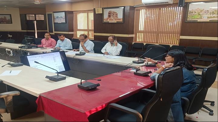 राजस्व अधिकारियों की बैठक