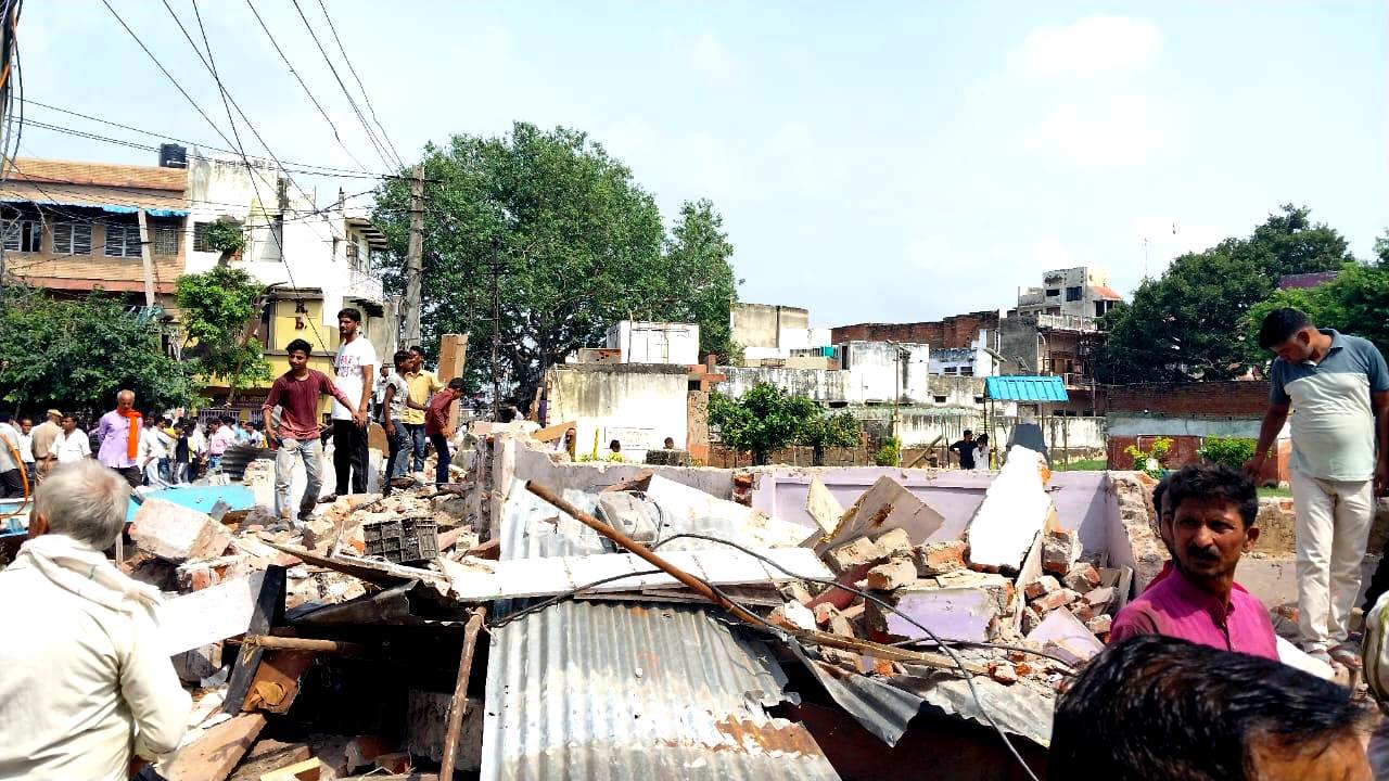 सावधान : धौलपुर शहर में एक बार फिर गरजा बुलडोजर सावधान : धौलपुर शहर में एक बार फिर गरजा बुलडोजर