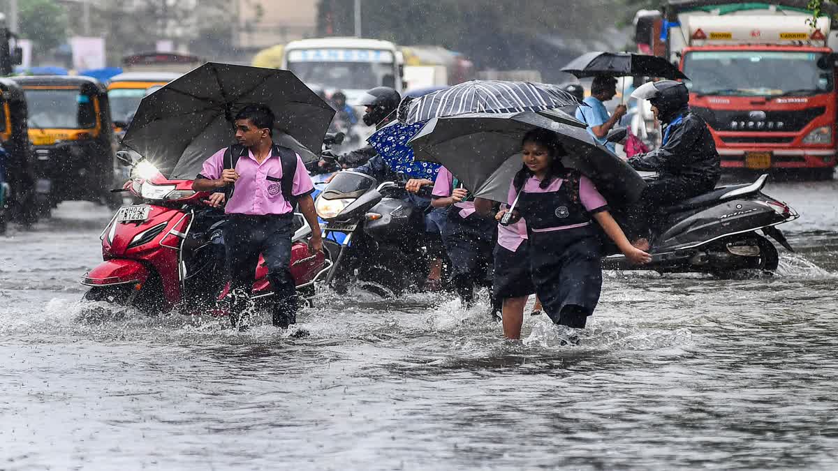 पश्चिम बंगाल में भारी बारिश की चेतावनी पश्चिम बंगाल में भारी बारिश की चेतावनी