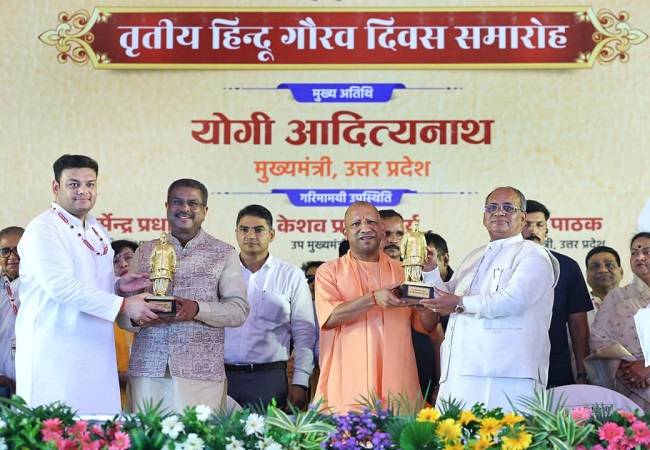 केन्द्रीय मंत्री धर्मेन्द्र प्रधान पहुंचे अलीगढ़ केन्द्रीय मंत्री धर्मेन्द्र प्रधान पहुंचे अलीगढ़