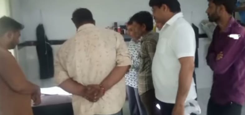पति ने घर में लगाई फांसी, जांच शुरु पति ने घर में लगाई फांसी, जांच शुरु