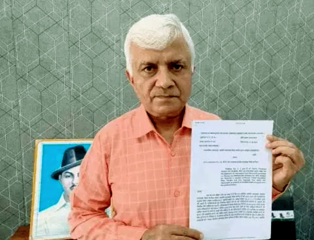 शिकायतकर्ता पीपी कपूर शिकायतकर्ता पीपी कपूर