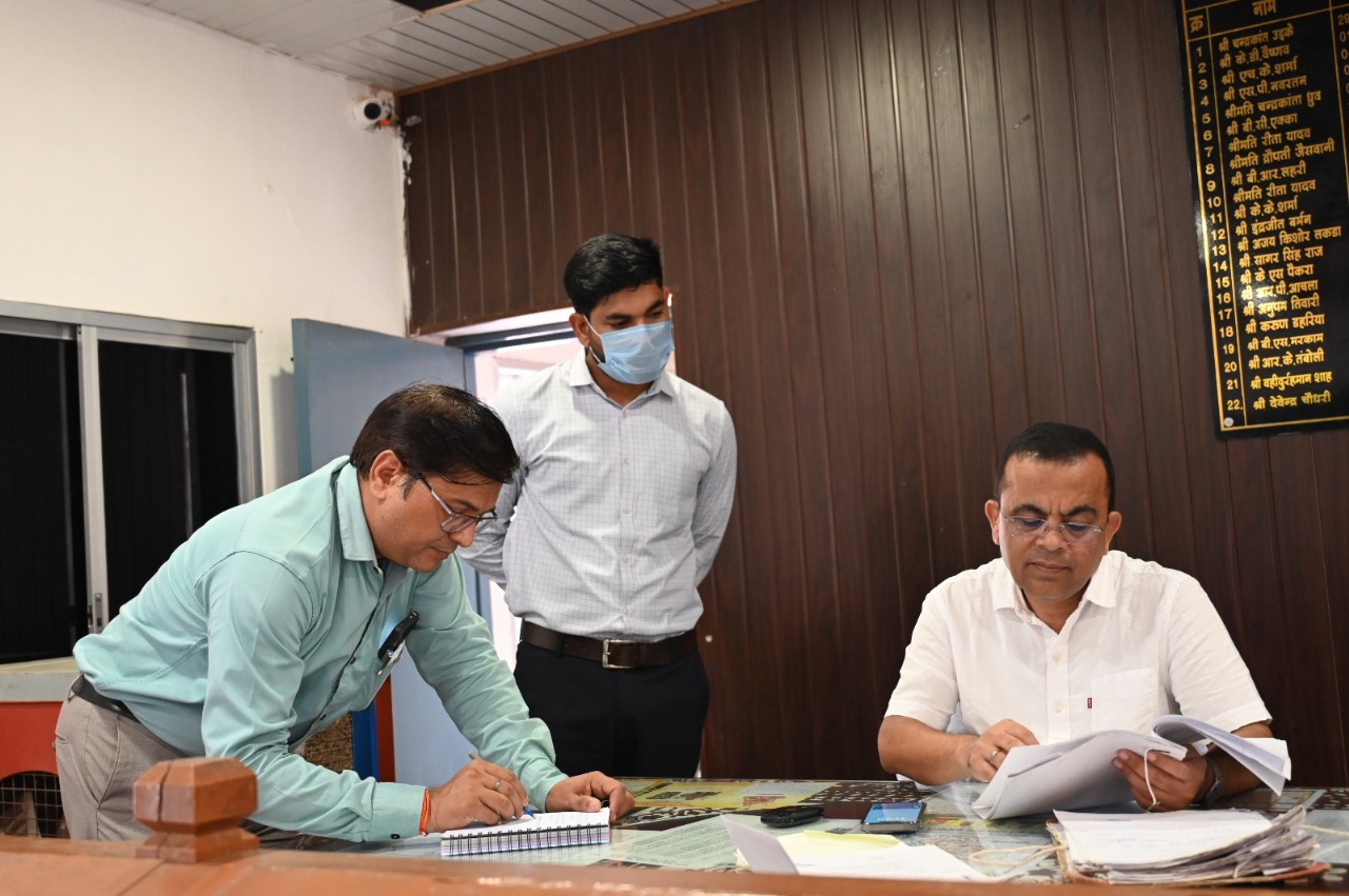 जांजगीर कलेक्टर ने किया तहसील कार्यालय पामगढ़, शिवरीनारायण का औचक निरीक्षण जांजगीर कलेक्टर ने किया तहसील कार्यालय पामगढ़, शिवरीनारायण का औचक निरीक्षण