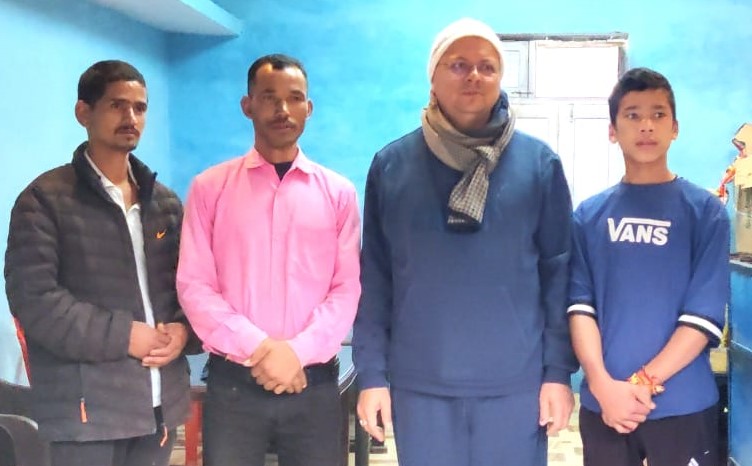 भराडीसैण में स्थानीय लोगों से मुलाकात करते हुए सीएम धामी। भराडीसैण में स्थानीय लोगों से मुलाकात करते हुए सीएम धामी।