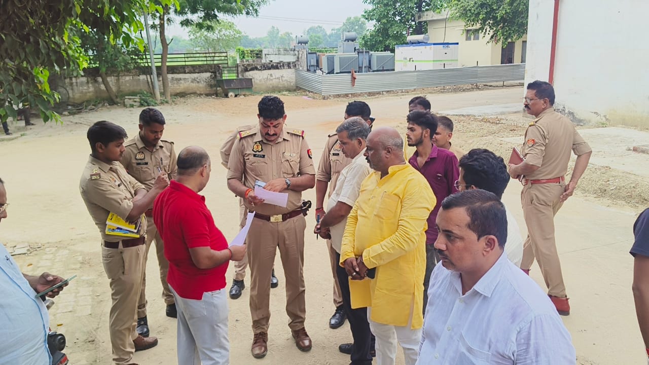 मौके पर मौजूद पुलिस
