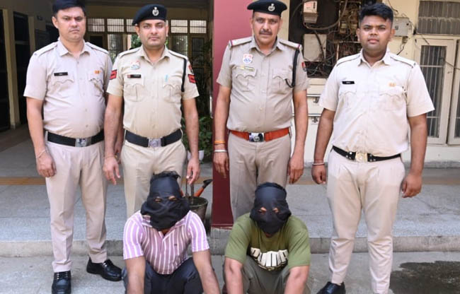 सोनीपत: लूट के मामले में गिरफ्तार दो बदमाश सोनीपत: लूट के मामले में गिरफ्तार दो बदमाश