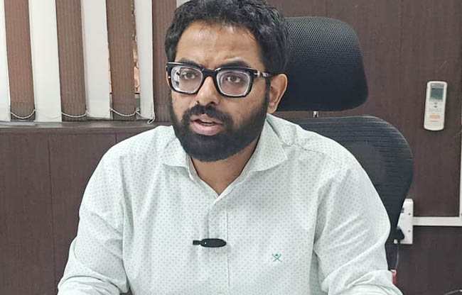 सोनीपत: अतिरिक्त उपायुक्त लक्षित सरीन पत्रकारों को जानकारी देते सोनीपत: अतिरिक्त उपायुक्त लक्षित सरीन पत्रकारों को जानकारी देते