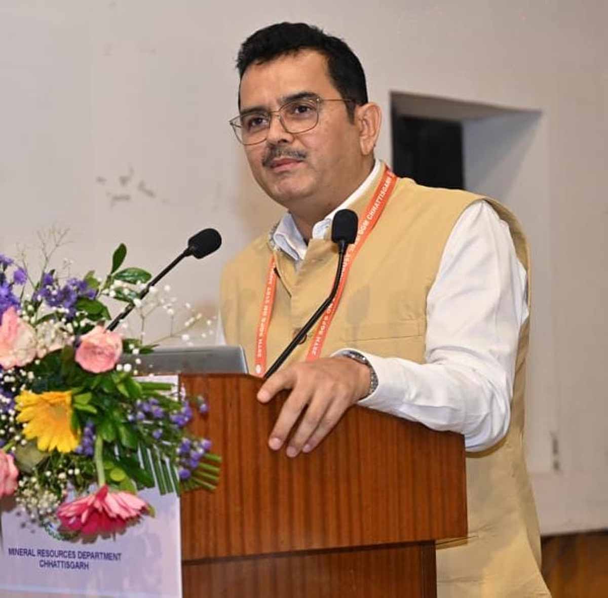 रजत महोत्सव की 25 वीं बैठक काे संबाेधित करते पी दयानंद रजत महोत्सव की 25 वीं बैठक काे संबाेधित करते पी दयानंद