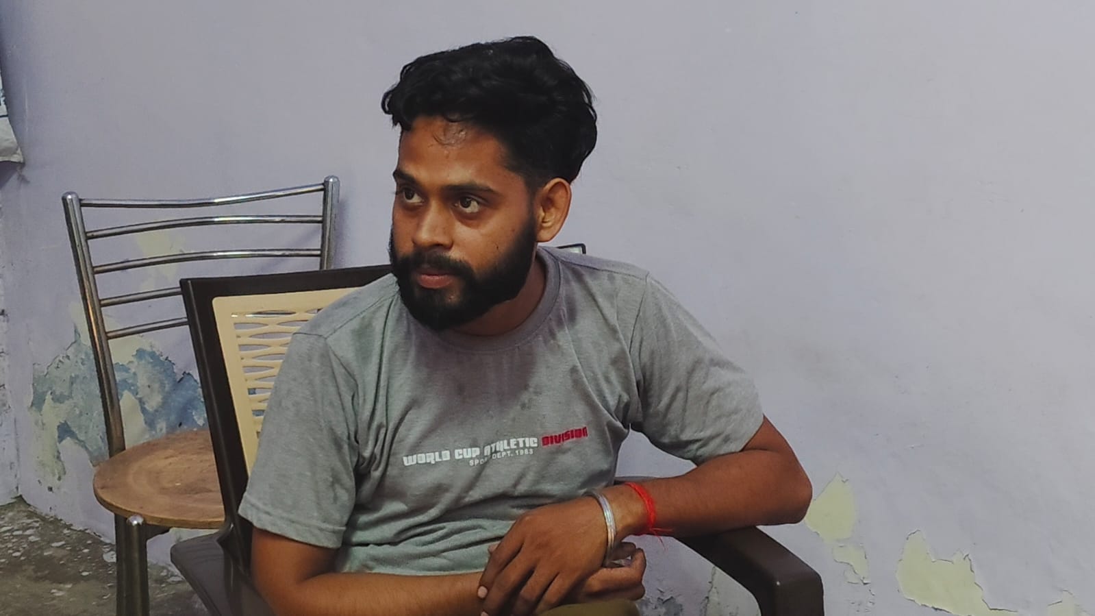 ₹5500/- की रिश्वत लेते रंगे हाथ पकड़ा गया आरोपित पेट्रोलमैन अंकुश शर्मा।