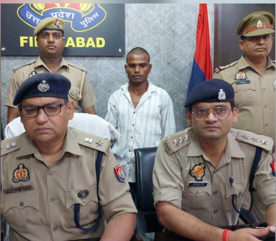 खुलासा करती पुलिस