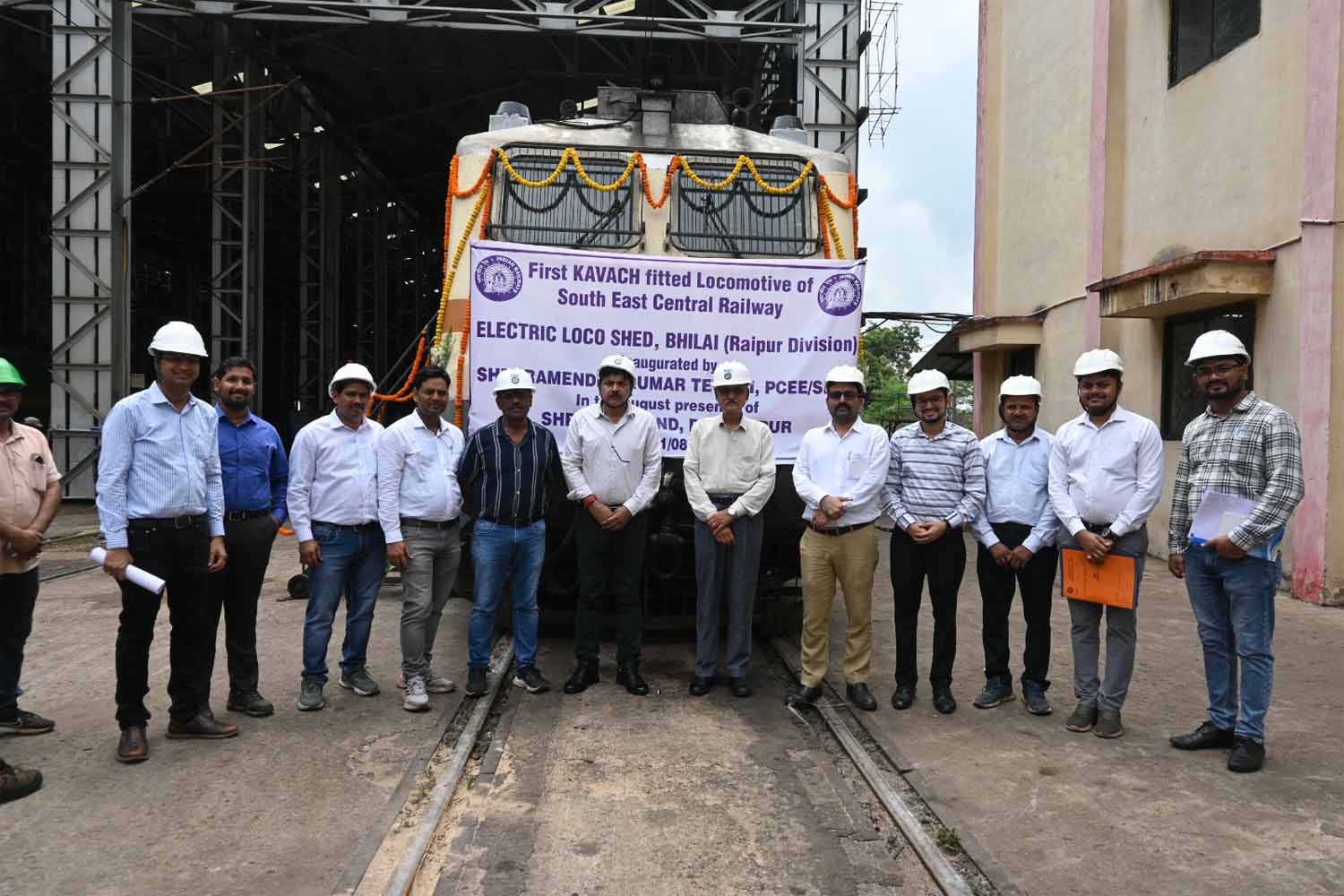 कवच प्रणाली से लैस दक्षिण पूर्व मध्य रेलवे का पहला रेल इंजन कवच प्रणाली से लैस दक्षिण पूर्व मध्य रेलवे का पहला रेल इंजन