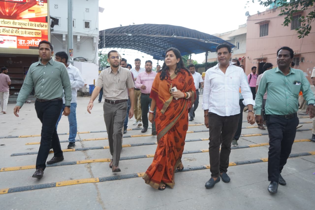 गणेश चतुर्थी पर्व एवं शोभा यात्रा को लेकर निगम ग्रेटर महापौर डॉ. गुर्जर एवं आयुक्त सैनी ने किया पैदल दौरा गणेश चतुर्थी पर्व एवं शोभा यात्रा को लेकर निगम ग्रेटर महापौर डॉ. गुर्जर एवं आयुक्त सैनी ने किया पैदल दौरा