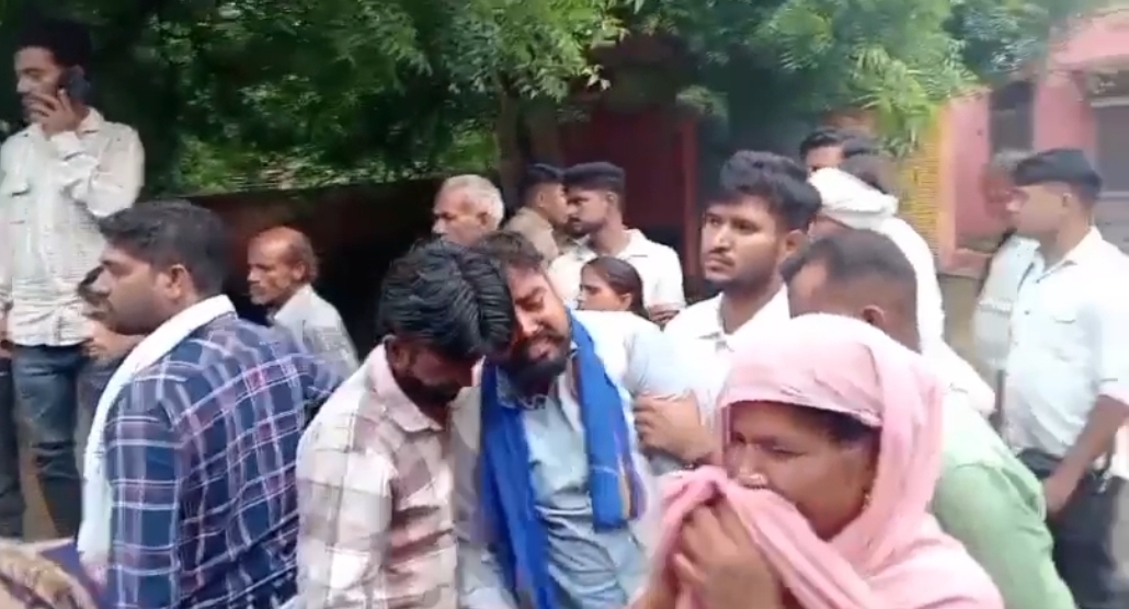 घटना के बाद विलाप करते परिजन घटना के बाद विलाप करते परिजन