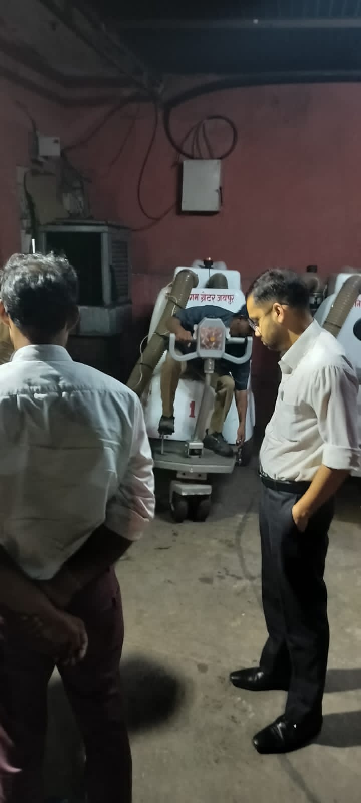 गॉब्लर मशीनों के माध्यम से पर्यटन स्थलों की सफाई व्यवस्था को किया जायेगा सुदृढ़ :आयुक्त डॉ. सैनी गॉब्लर मशीनों के माध्यम से पर्यटन स्थलों की सफाई व्यवस्था को किया जायेगा सुदृढ़ :आयुक्त डॉ. सैनी