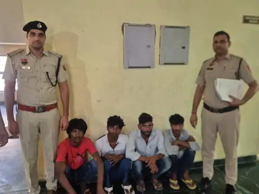 आरोपी पुलिस की गिरफ्त में आरोपी पुलिस की गिरफ्त में